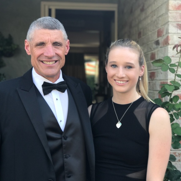 Elegant Black French Connection Sleeveless Dress - Picture 5 of 14